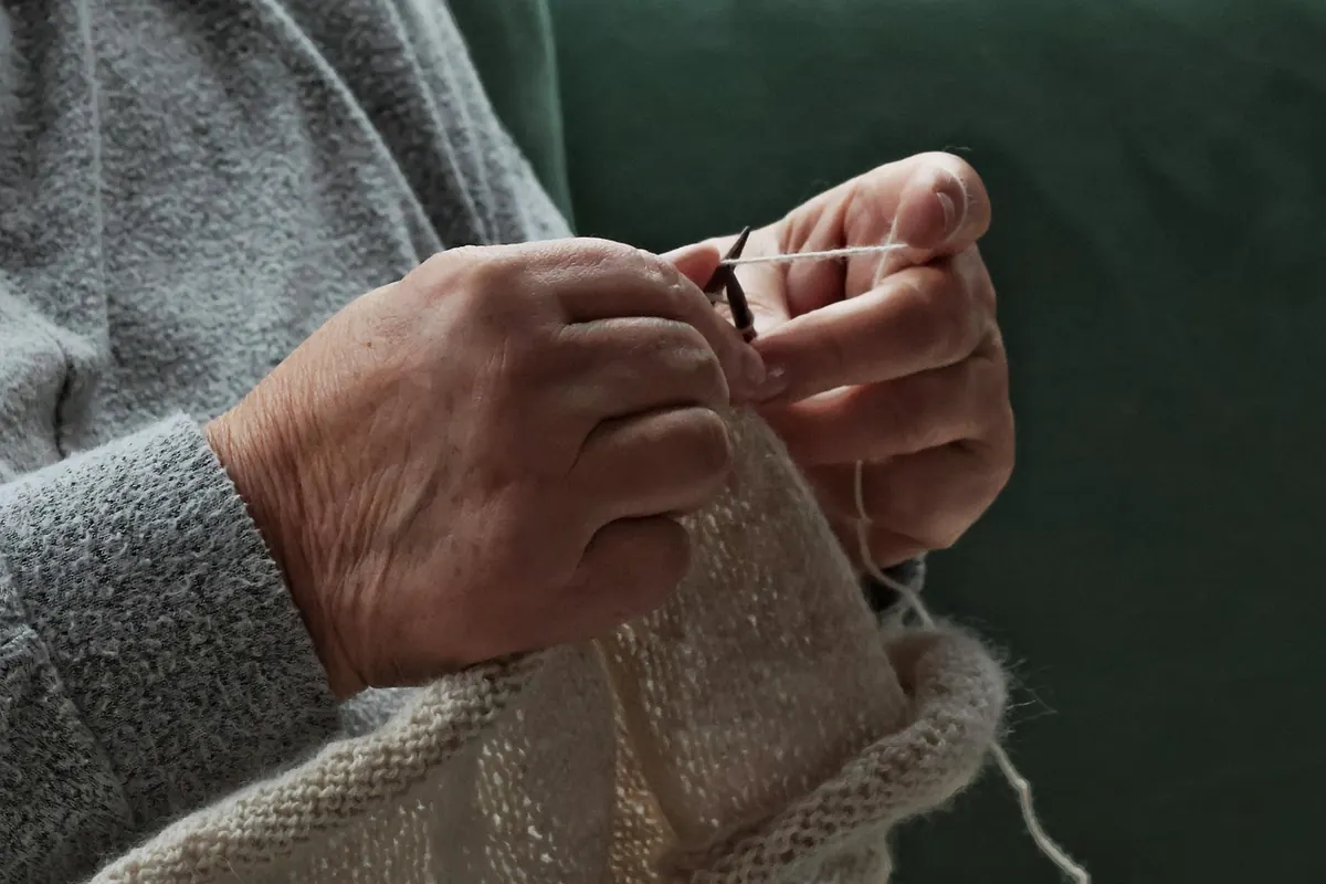 How to Start Knitting: Your First Scarf in Five Evenings